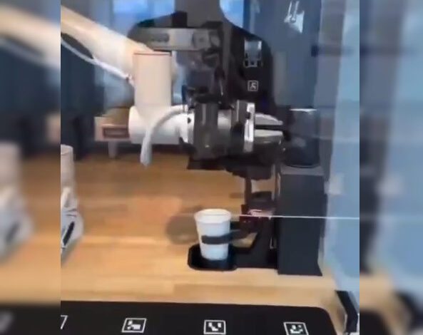 Photo of «Скоро роботы заменят людей повсюду», – говорили они…