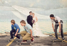 Photo of Свадебные фотобомбы: когда идеальные кадры идут не по плану (19 фото)